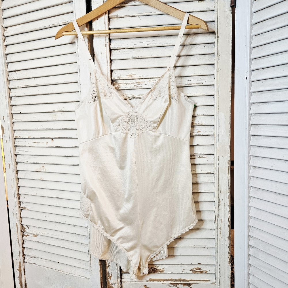 Vintage 80s Cream Lacey Cami Teddy With Spaghetti Straps Small